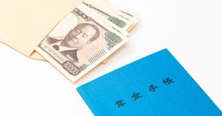 今年20歳になる大学生です。「国民年金」と「厚生年金」ってほぼ同義ですか？違いを簡単に教えてください！