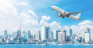 子どもから“定年祝い”に旅行のプレゼント。JAL「クラスJ」とANA「プレミアムクラス」から選んでと言われたのですが、違いはなんですか？
