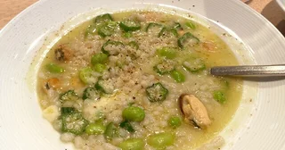 【オルツォット】神楽坂「赤城神社」の境内にあるカフェで味わう、未知の絶品イタリア料理と白ワイン：パリッコ『今週のハマりめし』第253回