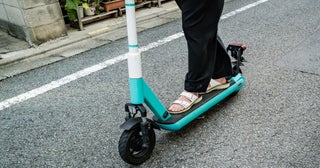 15歳の子どもに「電動キックボード」をプレゼントしてもよい？ 見落としがちな「道路交通法」をチェック！