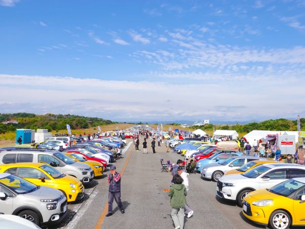  イタリア車とフランス車が好きなら集まれ「南紀白浜イタフラピクニック」を空港旧滑走路で開催