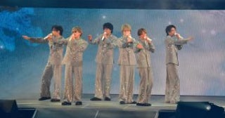 Kis-My-Ft2、デビュー15周年の記念日に熱唱！「15周年は通過点」。ドーム公演の発表も