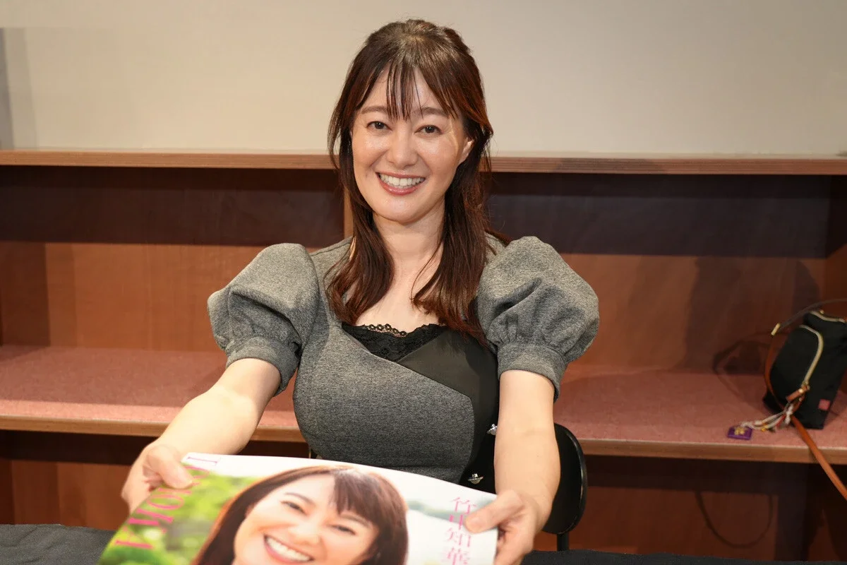 ラジオ沖縄アナウンサー竹中知華がカレンダーブックを発売！「こんな大きいんだって、自宅のアパートで震えました」