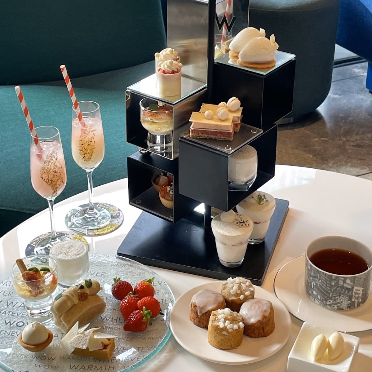 W大阪のいちごのアフタヌーンティーは“白い帝国”がテーマ！きゅんと甘酸っぱいいちごスイーツ＆セイボリーを召し上がれ