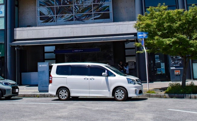 後部座席の息子が急に「痛い」と悲鳴！バーベキューの帰り道、車で友人を送った直後…衝撃の事態が！？