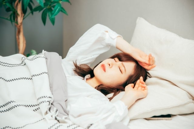 結婚して子どももいるのに、昔の好きな人が夢に出てくる…未練があるけど連絡は取らないほうがいい？ 悩む相談者に共感の声殺到