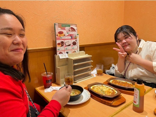 「一人での外食が苦手で…」悩むぼる塾・あんりに、酒寄さんが一風変わった“一人外食の楽しみ方”を提案【連載：酒寄さんちょっと聞いてくださいよ#48】