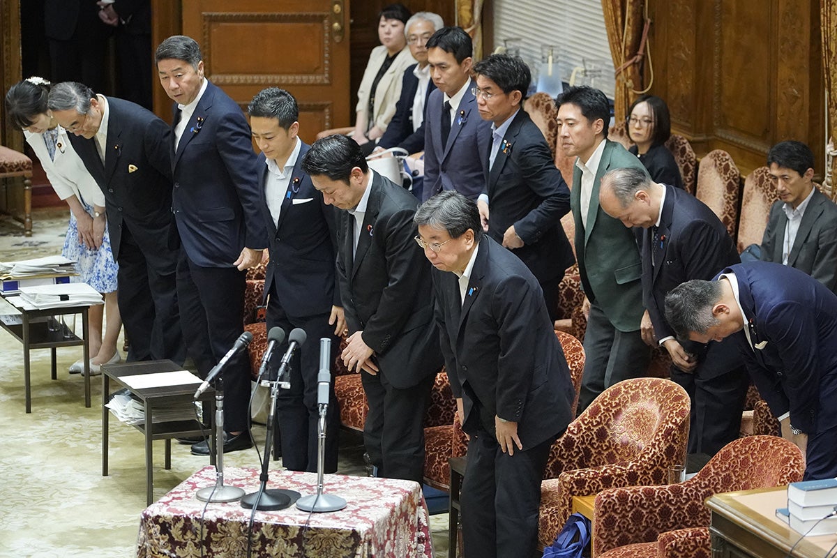 「愛ではなく服従への誘導」芥川賞女性作家“国旗損壊罪”への見解がネット上で物議…著名科学者も賛同コメント