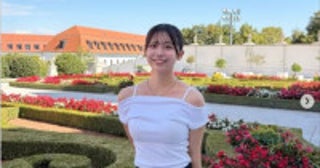 史上初1年生でミス慶応になった美女21歳、タイトな肩出しコーデに「今日もステキ」の声