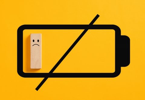 「スマートEX」で予約したのに、スマホの充電が切れて改札前で立ち往生！紙の切符をもう一度買い直すしかないのでしょうか…？「電子チケット」を利用する際の注意点を解説！