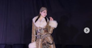 生見愛瑠、ヒョウ柄コート×網タイツから美脚すらり「可愛くてカッコいい」