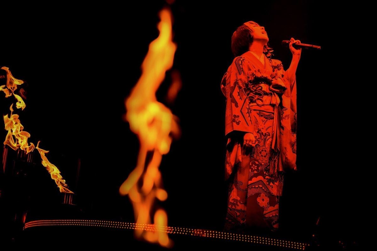 aiko、10年振りのカウントダウンライブ『Love Like Pop vol.24.9』終幕ロングヘアをショートに！前回公演同様の振袖姿で登場！