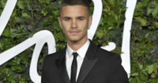 ロメオ・ベッカムがベッカム家確執の一因といわれるキム・ターンブルと復縁