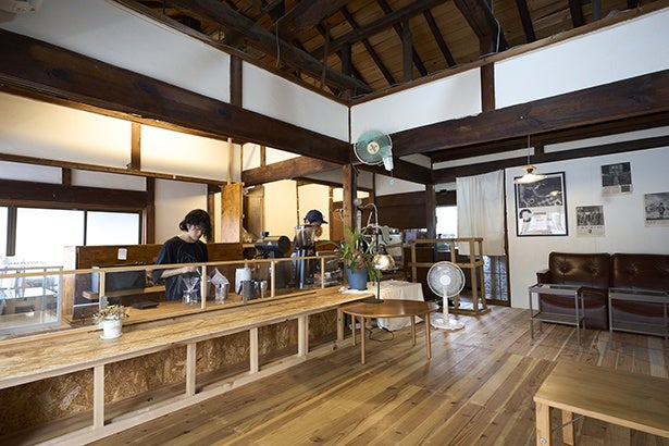 コーヒーで旅する日本／四国編｜地元のコーヒーシーンに新潮流を。“走りながら考える”ロースターの新たな試み。「くろしお珈琲」