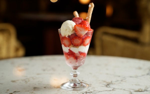 歴史建築の中で味わう特別な一杯。「明治安田 CAFE 丸の内」オープン【明治生命館リニューアルレポ】