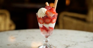 歴史建築の中で味わう特別な一杯。「明治安田 CAFE 丸の内」オープン【明治生命館リニューアルレポ】