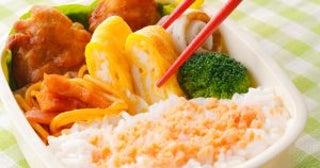 「外食したくてもできない」日本人の懐事情。ランチ実態調査も「自炊」が4年連続1位に