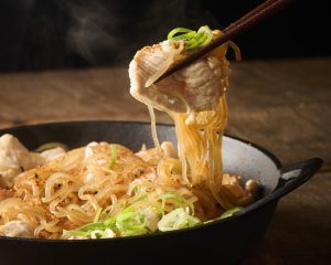 “すき焼き風”なのにダイエット向き。料理研究家・リュウジの鶏レシピがヘルシーすぎる
