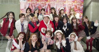 謎の美女グループ「CHANCE GALs」川村エミコ＆やしろ優とパフォーマンス クリスマス風制服姿で統一感【TGC広島2025】