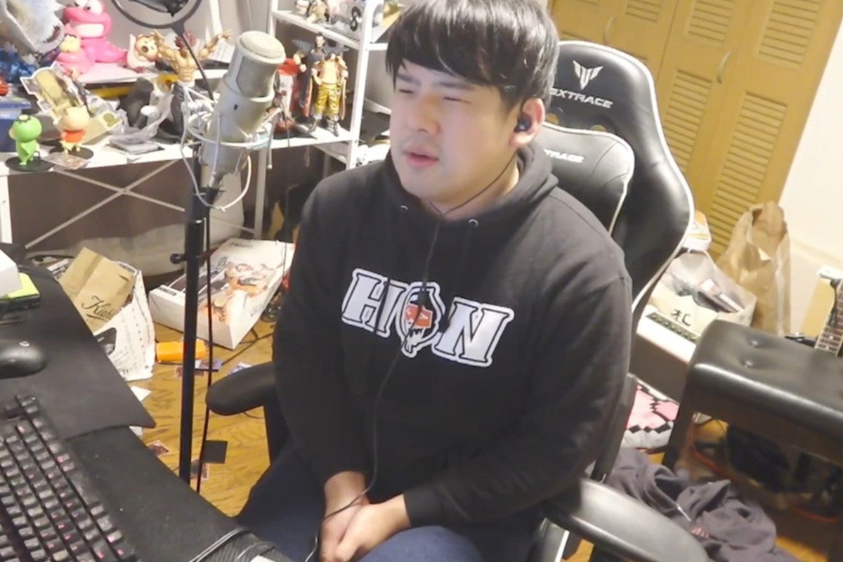 「パフォーマンスにしか見えない」大人気YouTuber違法アダルトサイト視聴発覚で“謹慎＆坊主”発表も冷ややかな声が多いワケ