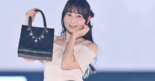 SKE48井上瑠夏、肩開きトップスで上品な雰囲気 目元にラメ輝く【GirlsAward 2025SS】
