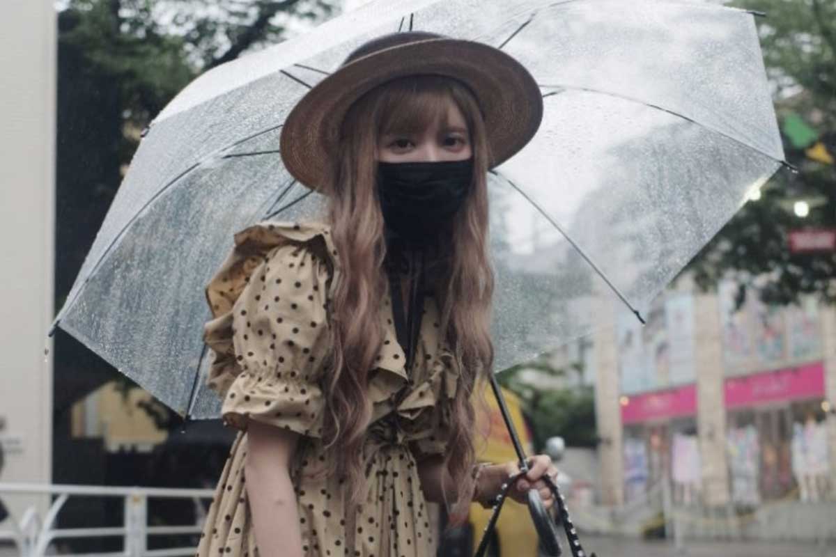 《見るのをためらう…》一世風靡したバラドル（40）の“ピチパツ”服に驚きの声…紅白歌手と破局後の現在地