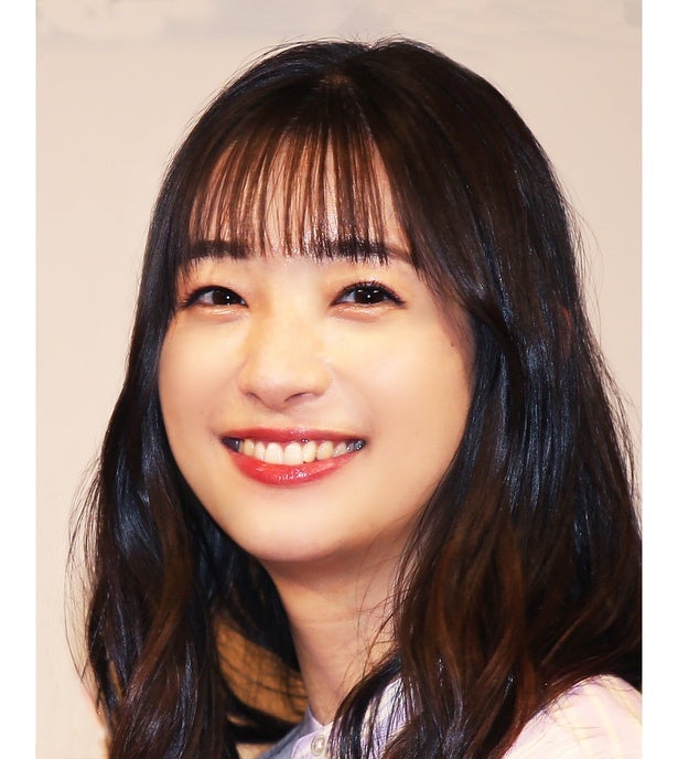 オシャレ解禁宣言がはじけた…足立梨花、“ミニスカ×ロングブーツ”姿に「脚細い」「スタイル抜群」の声