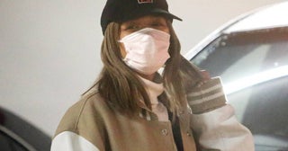 「品がない」消えた元バラエティ女王（36）“ほぼ下着”姿で華道に一部から疑問の声…“ショーパン”田植えも賛否に