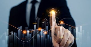 「日経平均株価」の買い時はいつ？レンジ相場の今、投資家が注視すべきポイント