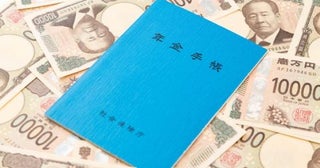 「男の健康寿命なんて73歳だから」と、年金20万円を「60歳から15万円」で“繰り上げて受け取る”という父…平均寿命は81歳ですが「元気なうちにお金を使う」なら、早めが得なのでしょうか？