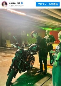 池田エライザ、『地面師たち』オフショット公開「超かっこいい」「バイク似合いすぎ」と反響