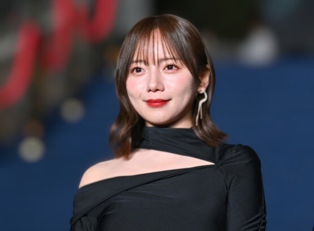 まっすぐな瞳に思わず釘づけ…齊藤京子、黒ワンピコーデで見せたほのかな“色気”姿に2.3万超「いいね！」