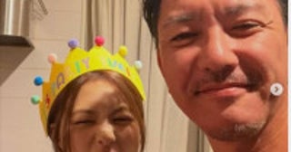 特撮出身人気俳優51歳、モデルの次女の誕生日お祝い仲睦まじい父娘ショット