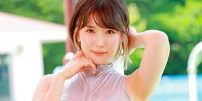 両太もも開脚で鼠径部×付け根ゾーンあらわ…朝比奈祐未、スケスケのランジェリー姿に「美しすぎる」