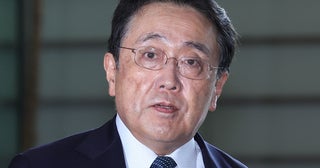 「サイズがあってない」赤沢経産大臣私物の革ジャンをドン小西氏が酷評！“ワイルド激変” が話題も一刀両断