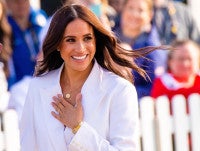 俳優業に8年ぶり復帰！メーガン妃、撮影現場で笑顔をキャッチされる