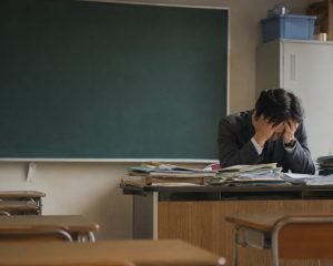 「新学期なのに担任の先生がいない」全国の小中学校で進む“教員不足”の深刻な実態。現役教員は「トイレに行けないほど忙しい」と嘆き