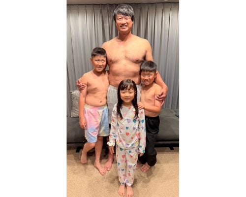  小原正子、11年続く“父と子”の恒例記念写真公開 