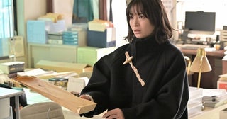 「クジャクのダンス、誰が見た？」第1話の先行カット公開広瀬すず“心麦”が暗闇で何かに怯えるサスペンスフルなカットも