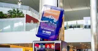 ヒースロー空港、開港80周年を記念した限定版「トップ・トランプス」を発売表紙は空撮の富士山