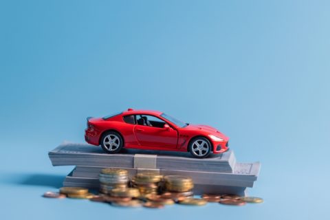 老後の生活費を抑えるために車を手放そうか迷っています。しかし日々の買い物や通院を考えると不便になりそうです。維持費「年数十万円」の削減を優先すべきでしょうか？