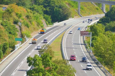 愛車で“長野旅行”に行ったら、ガソリンが「リッター200円」近くて仰天！ 途中の埼玉は安かったのに…なぜ「長野県はガソリン価格が高い」のでしょうか？ 価格差が大きい理由とは