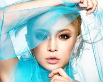 「20代に戻ってる！」47歳“平成の歌姫”の激やせに称賛の声。体型だけじゃない、令和に“再評価”されるワケ