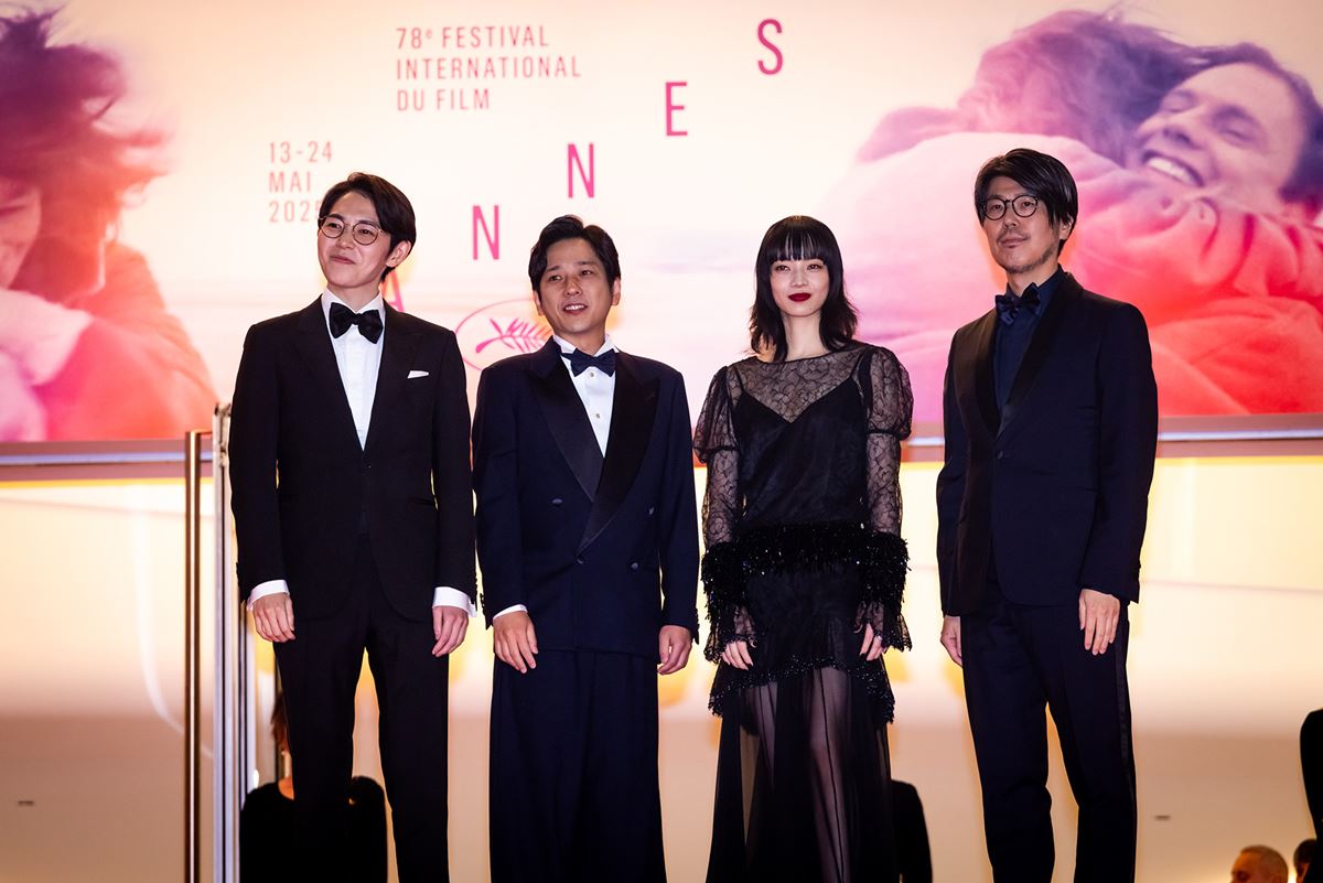 二宮和也＆小松菜奈がカンヌのレッドカーペットデビュー 『８番出口』世界初お披露目