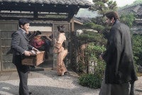 『ばけばけ』“錦織”吉沢亮、失意から一転まさかの行動にツッコミ「違うそうじゃないw」「ズレ具合が不憫」