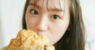 日向坂46・佐々木美玲、ハンバーガー頬張るキュートなカット「全部ペロっと食べちゃいました！」