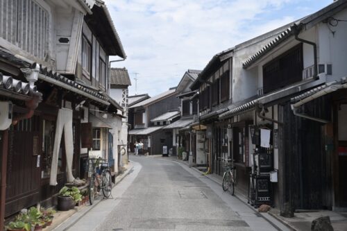 「観光地とは土地の演技である」蟲文庫・田中美穂×『観光地ぶらり』橋本倫史