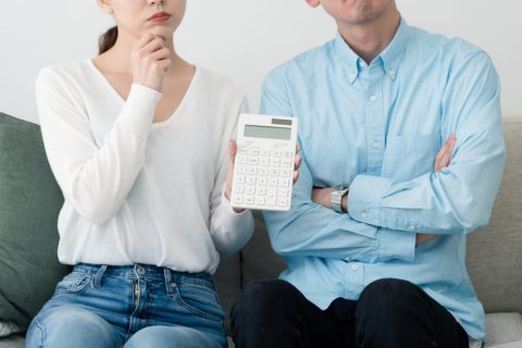 離れて暮らす母の「年金」を管理することになった50代夫婦ですが、家計が赤字で困っています&#8230;子世代はどのようにサポートしたらよいでしょうか？