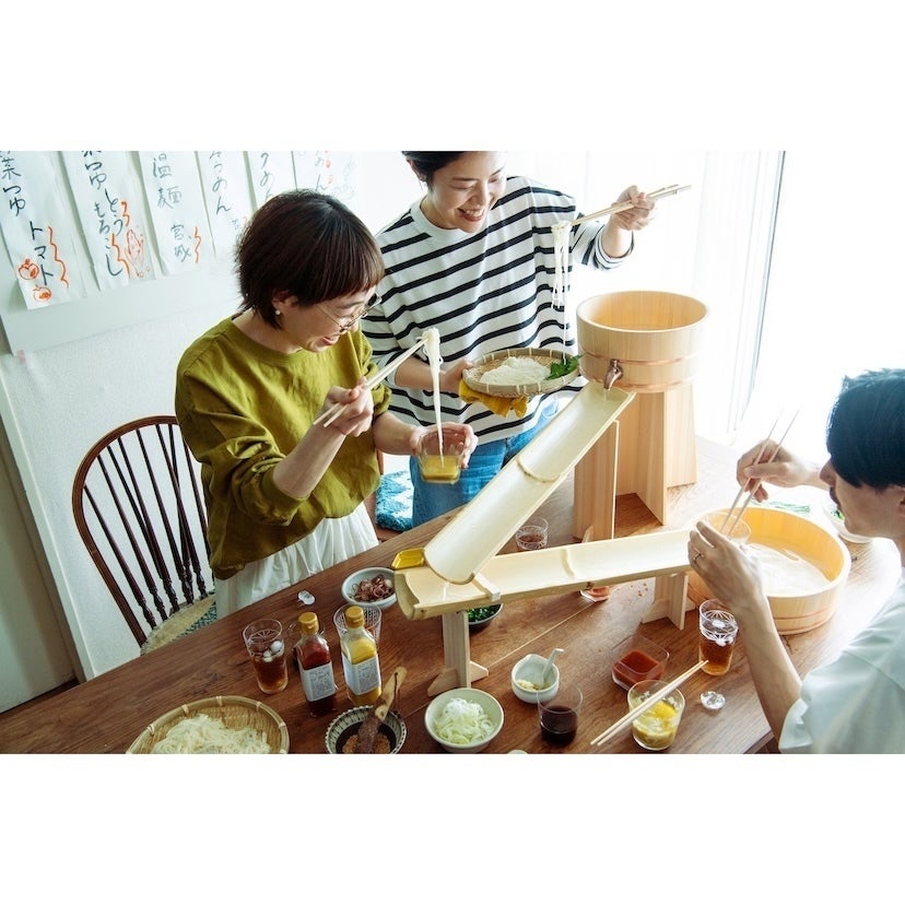 「これぞ流しそうめん」子どもも大人も楽しそう！自宅のテーブルでできる。本格竹製セット見つけた！