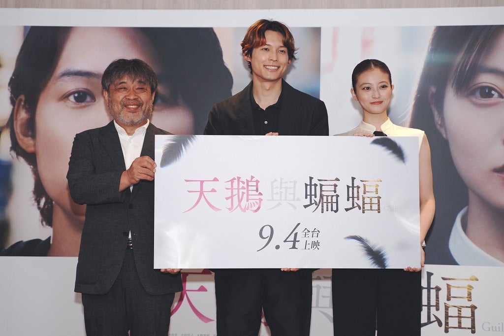松村北斗＆今田美桜「白鳥とコウモリ」台湾上映登場でファン3000人が熱狂！